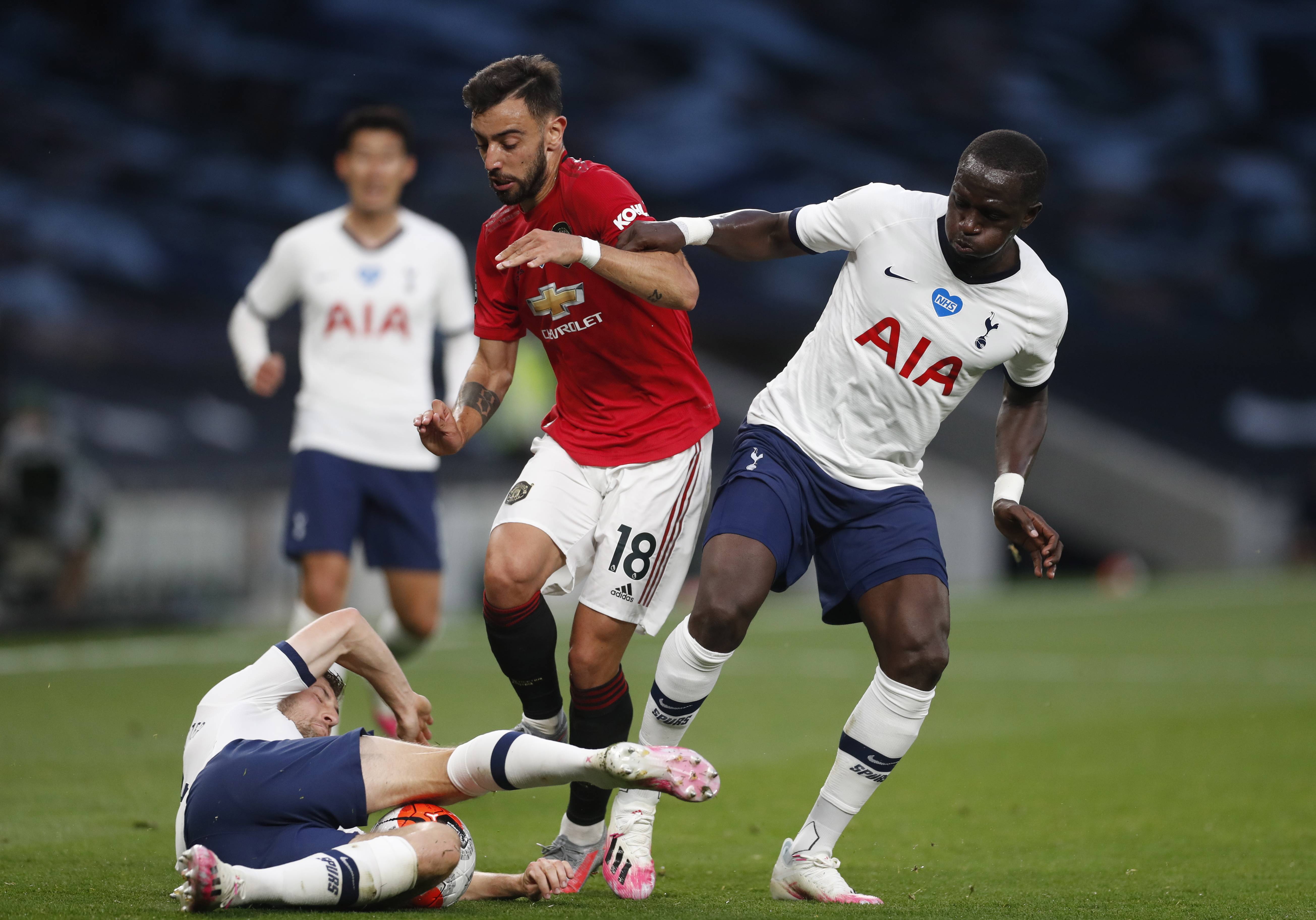 德天空：科瓦日已通过埃因霍温的体检，曼联将放弃优先购买权.